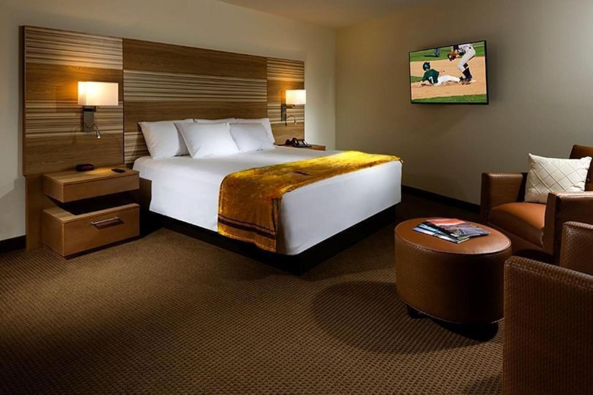 Hotel By Ihg