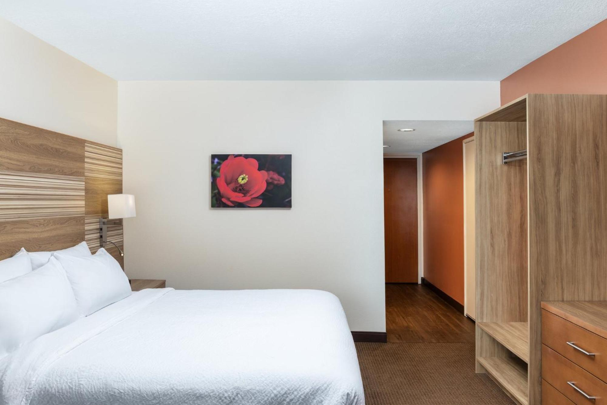 Hotel By Ihg 3*