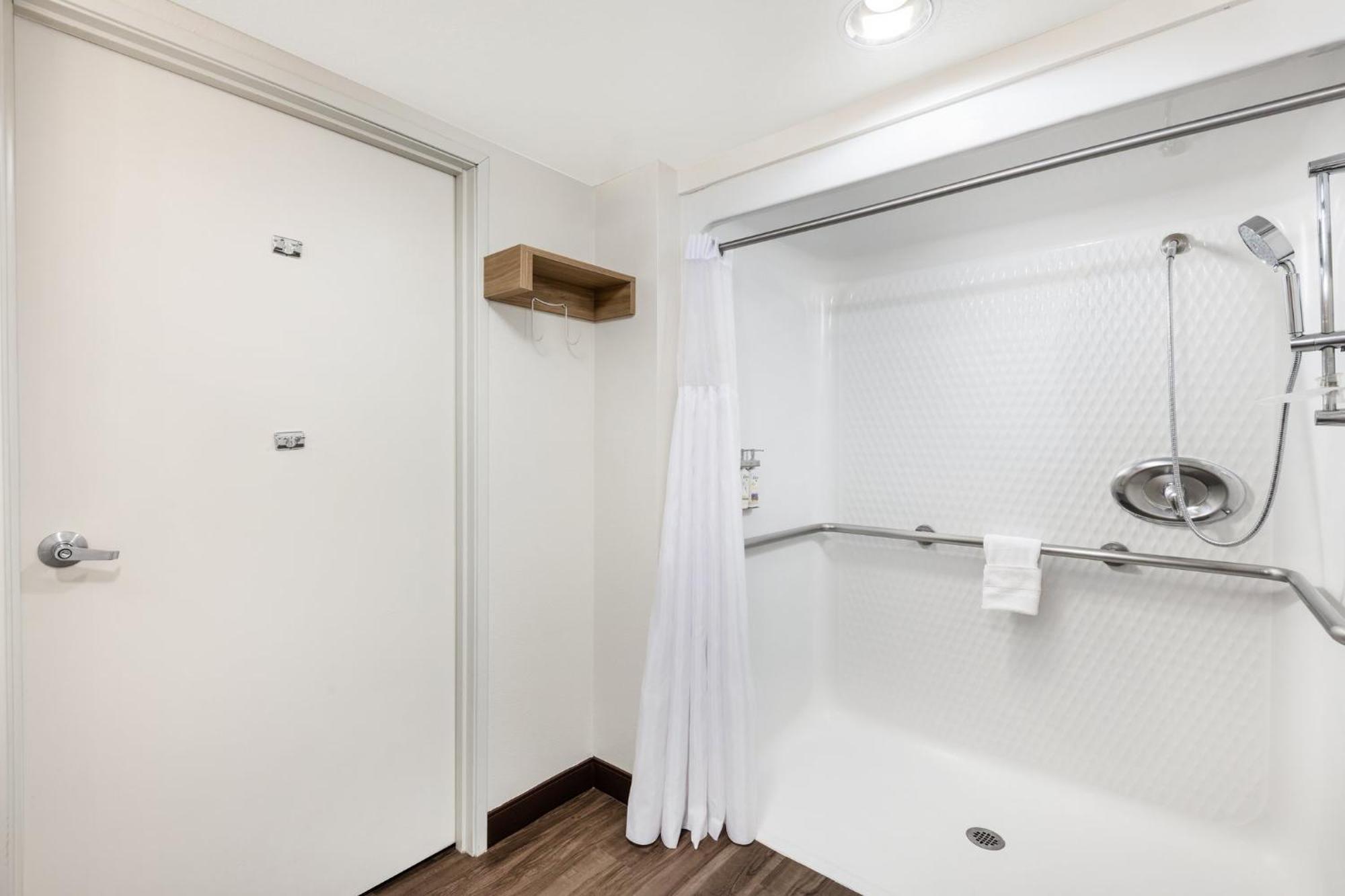 Hotel By Ihg 3*